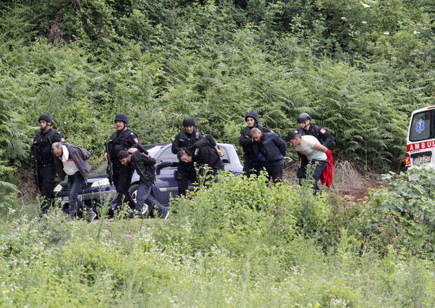 ДРАМА у Клашницама код Бањалуке: Хапшење миграната, у полицију уперио пиштољ, у потрагу био укључен и хеликоптер (FOTO+ВИДЕО)